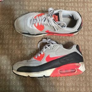 Women’s Nike Air Max 90 sneakers!